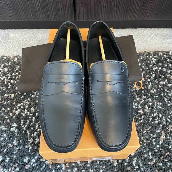 Tods Gommini Drivers Tods 8 (US 9-9.5)- Retail $620 - Picture 2 of 8